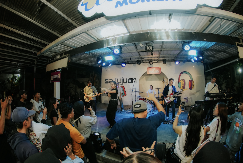tangkab moment