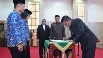 Gubernur Banten Andra Soni melantik 132 pejabat Administrator dan Pengawas