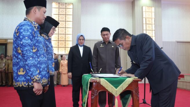 Gubernur Banten Andra Soni melantik 132 pejabat Administrator dan Pengawas