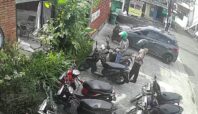 Dua pelaku curanmor saat beraksi di salah satu cafe di Ciputat Timur, Tangsel. Foto: tangkapan layar