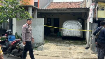 TKP wanita paruh baya ditemukan tewas, ia diduga dibunuh oleh mantan suaminya. Foto: Bantenlive