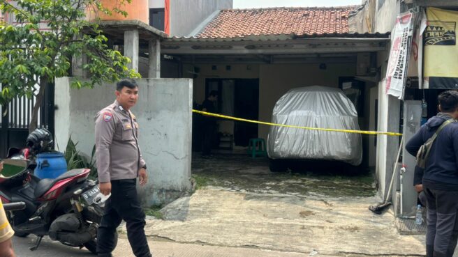 TKP wanita paruh baya ditemukan tewas, ia diduga dibunuh oleh mantan suaminya. Foto: Bantenlive