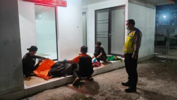 Kernet tewas terlindas truk bermuatan sapi di Ciputat, Kota Tangsel. Foto: ist