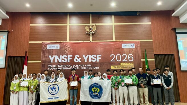 SERANG, BANTENLIVE.COM - Pemerintah Provinsi Banten menyoroti capaian prestisius siswa SMAN Cahaya Madani Banten Boarding School (CMBBS) Pandeglang yang sukses merebut medali emas dalam ajang internasional Youth International Science Fair 2026. Wakil Gubernur Achmad Dimyati Natakusumah menegaskan, keberhasilan tersebut menjadi indikator kuat bahwa kualitas pendidikan di Banten mampu bersaing di level global.
