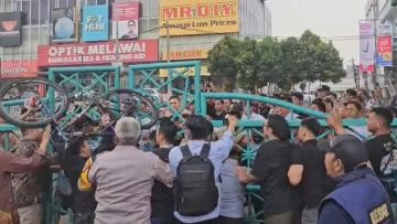 Rombongan dari UIN Syarif Hidayatullah Jakarta mendatangi kompleks sekolah di Pamulang, Kota Tangsel 4 Juni 2026.